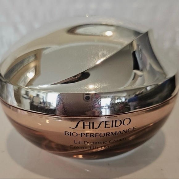 Shiseido Bio-Performance Advanced Cream in Gold Packaging - Picture 9 of 11